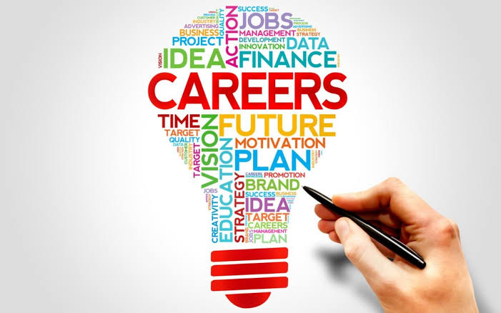 5 Career Paths That Don’t Need a Traditional University Degree in 2025